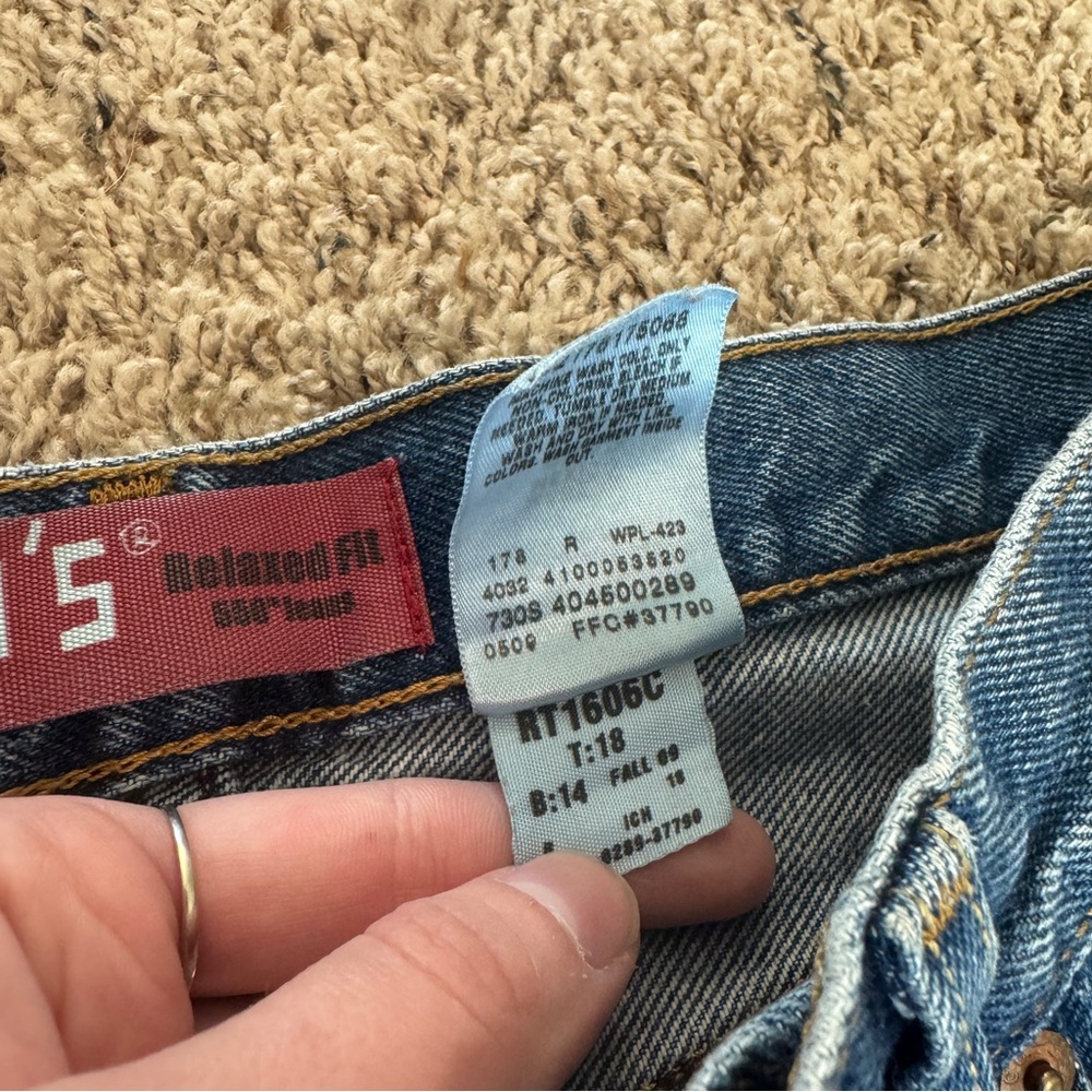 Vintage Relaxed Fit Levi’s 550 - Picture 5 of 13